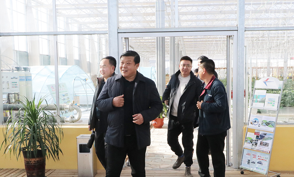 2024年會938圖智能溫室張總帶隊(duì)切.jpg